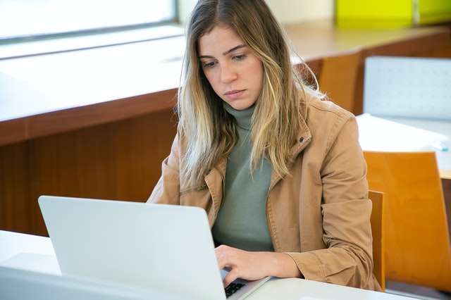 Woman looking sad using a computer 